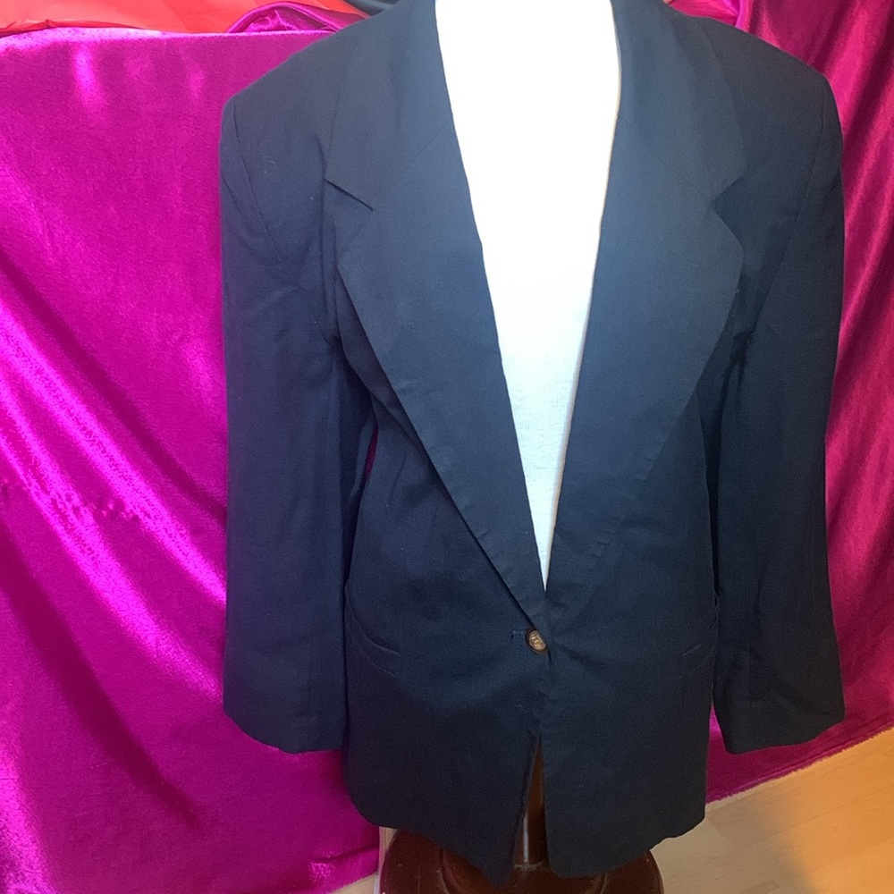 Rene rowan for saville size 16 blue blazer.Deep pockets, 1 button,quality fabric